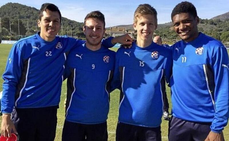 Dani Olmo junto a Ángelo Henríquez y Junior Fernandes.