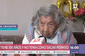 No todos manejan smartphone e Internet: niegan acceso a supermercado a abuelita de 100 años por no portar permiso