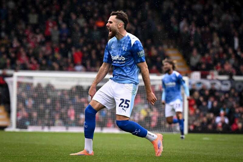 Marcó su primer gol con Derby County ante Wrexham.