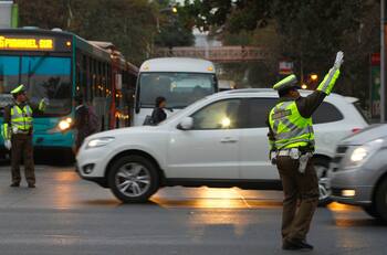 Conductores que realicen esta acción arriesgan multas de hasta $204.000 y la suspensión de la licencia de conducir