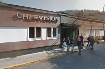 "Igual es fuerte esta imagen...": Rostros vinculados a Chilevisión reaccionan a demolición del edificio histórico del canal