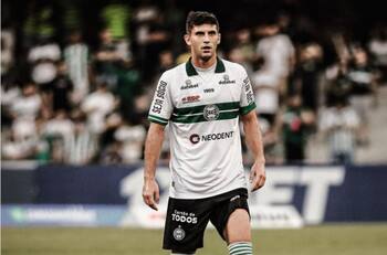 Benjamín Kuscevic no despega en su nuevo club: lesionado, goleado y en zona de descenso