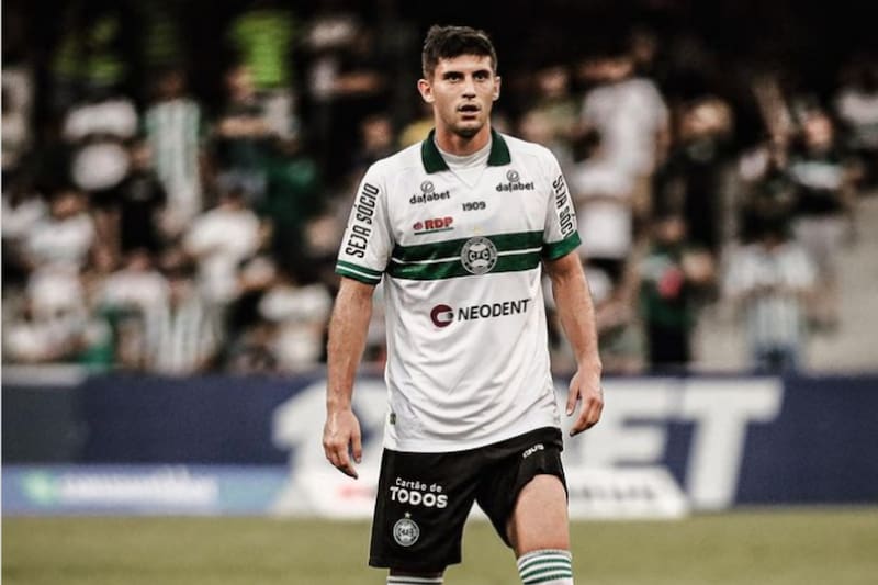 Benjamín Kuscevic vive un momento complicado junto al Coritiba. Crédito: @benjakuscevic13.