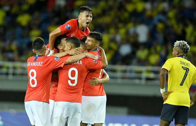 Futbol, Ecuador vs Chile.
Preolimpico Colombia 2019.
Grupo A
El jugador de Chile Ivan Morales, centro, festeja su gol contra Ecuador, durante el partido 2019 disputado en el estadio Hernan Ramirez Villegas, en Pereira, Colombia
18/01/2020
Vizzorimages/Photosport
Football, UEcuador vs Chile.
Pre olimpic Colombia 2020.
Chilean player Ivan Morales, center, celebrates his goal against of Ecuador during the Pre Olimpic Colombian football match held at the Hernan Ramirez Villegas stadium in Pereira, Colombia.
18/01/2020
VizzorimagesPhotosport