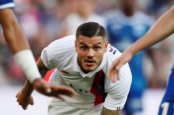 Icardi fue "bautizado" en PSG y Neymar estalló de la risa junto al equipo