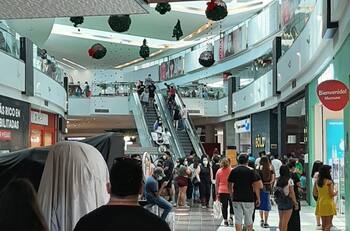 Seremi de Salud confirmó motivos por los que se cerró el Mall Plaza Norte