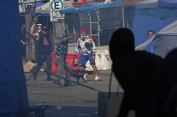 VIDEO | "Le di": Revelan momento exacto en que vendedor ambulante disparó contra manifestantes del 1 de mayo