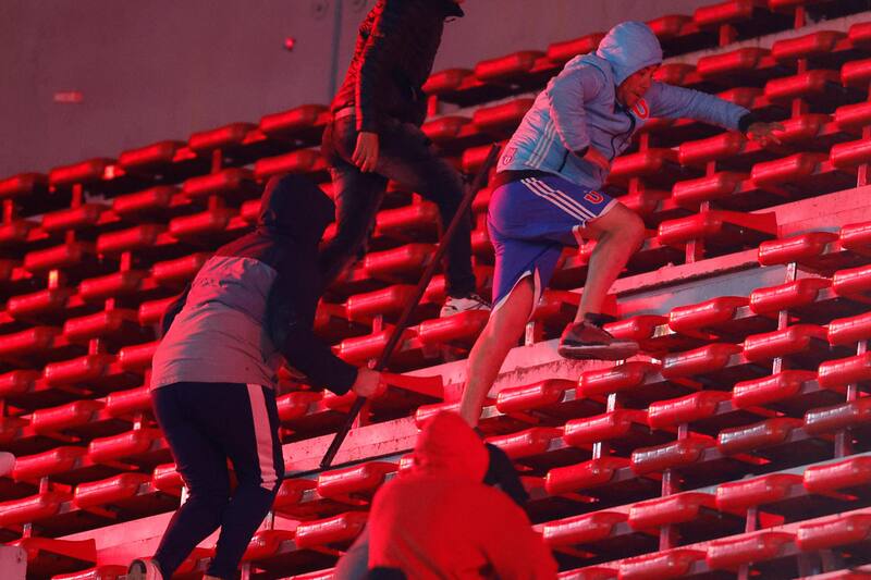 viven hoy una jornada crucial tras los incidentes ocurridos anoche en el Estadio Libertadores de América.