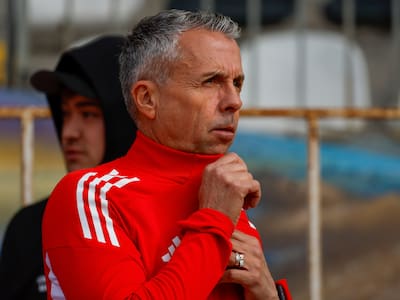 Nunca lo había hecho en la U: Gustavo Álvarez toma polémica decisión con uno de sus “regalones”