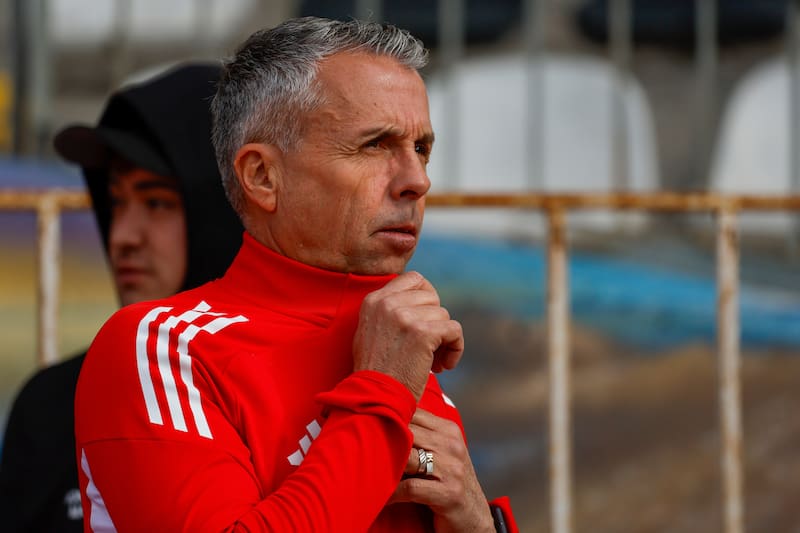 Gustavo Álvarez ante los Piratas.