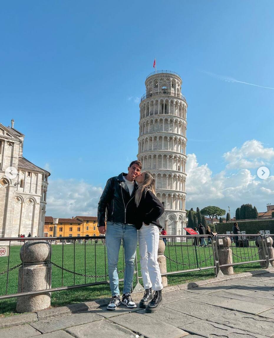 En uno de sus paseos junto a Diego Valencia, esta vez en Pisa.