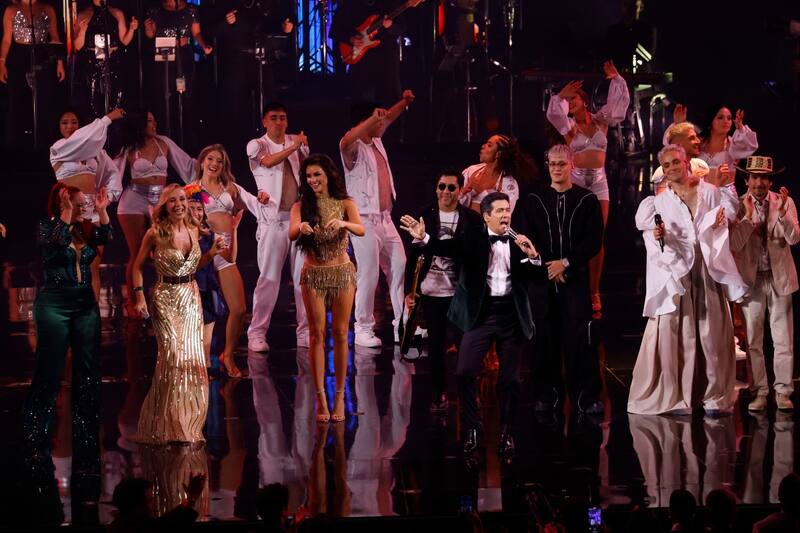 Karen Doggenweiler y Rafael Araneda salieron a la Quinta Vergara tras un masivo espectáculo musical.