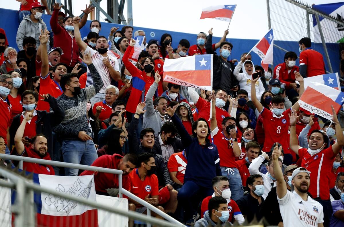 VIDEO | La emotiva ovación del público de San Carlos de Apoquindo a la Generación Dorada de La Roja