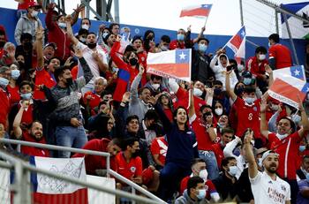VIDEO | La emotiva ovación del público de San Carlos de Apoquindo a la Generación Dorada de La Roja