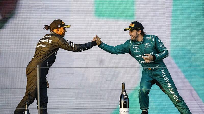 Fernando Alonso sería el reemplazante de Lewis Hamilton en Mercedes