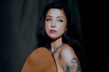 “Me causa algo de conflicto”: Mon Laferte revela el próximo gran desafío de su carrera