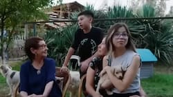 “Me van a hacer llorar”: Mónica Carrasco presenta en televisión a sus pequeños nietos