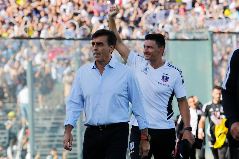 El entrenador Gustavo Quinteros tiene casi todo el plantel a su disposición en Colo Colo.
