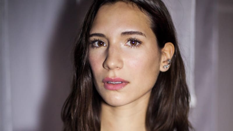 vive actualmente en Barcelona.