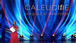 “No se le entiende”: Las ácidas críticas que recibió la animación de Javiera Contador en los Premios Caleuche