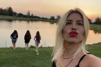 "Tan linda mi bebé": Coté López mostró cómo una de sus trillizas escribe en japonés sin dificultad