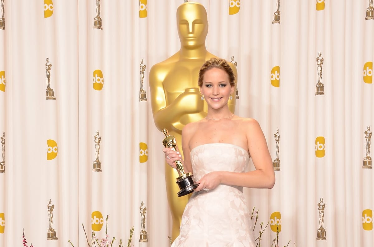 Hasta 4 millones de dólares: Los cinco vestidos más caros que han pasado por la alfombra roja de los Oscar