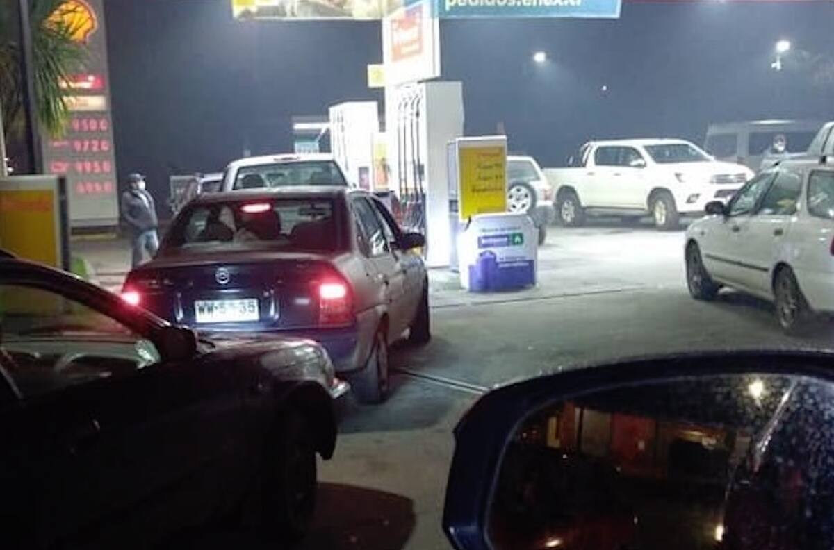 Desabastecimiento en Temuco: audios de WhatsApp generaron largas filas en bencineras