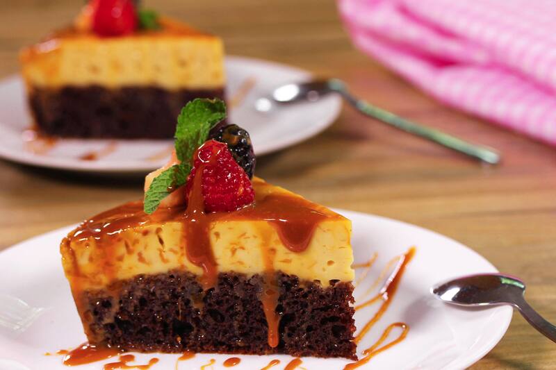 es la mezcla perfecta de flan y queque de chocolate.