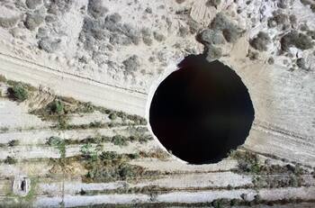 VIDEO I Enorme Socavón en Tierra Amarilla: ¿Por qué se producen y cuál es el riesgo para la población?
