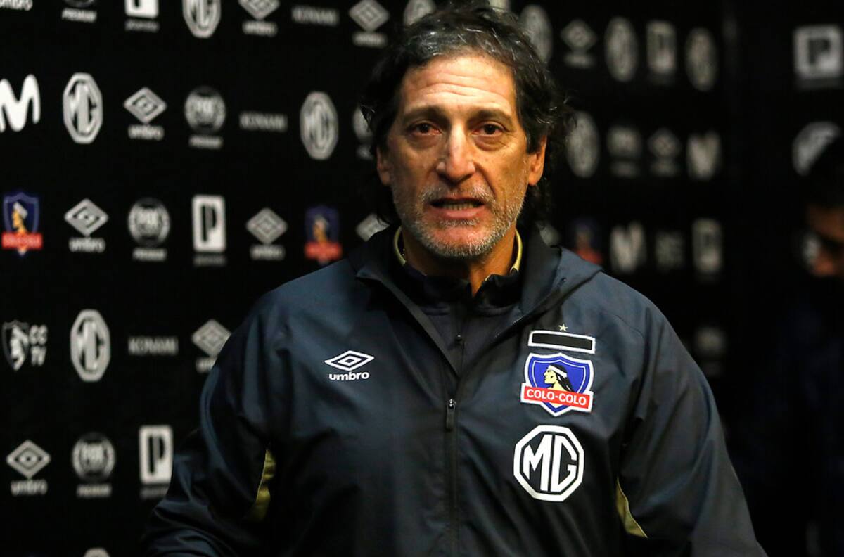 Mario Salas: "No es una prioridad reemplazar a Esteban Paredes"