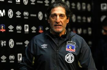 Mario Salas: "No es una prioridad reemplazar a Esteban Paredes"