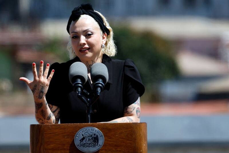 respondió a través de sus redes sociales a la polémica con colectivos de artistas. Créditos: ATON Chile.