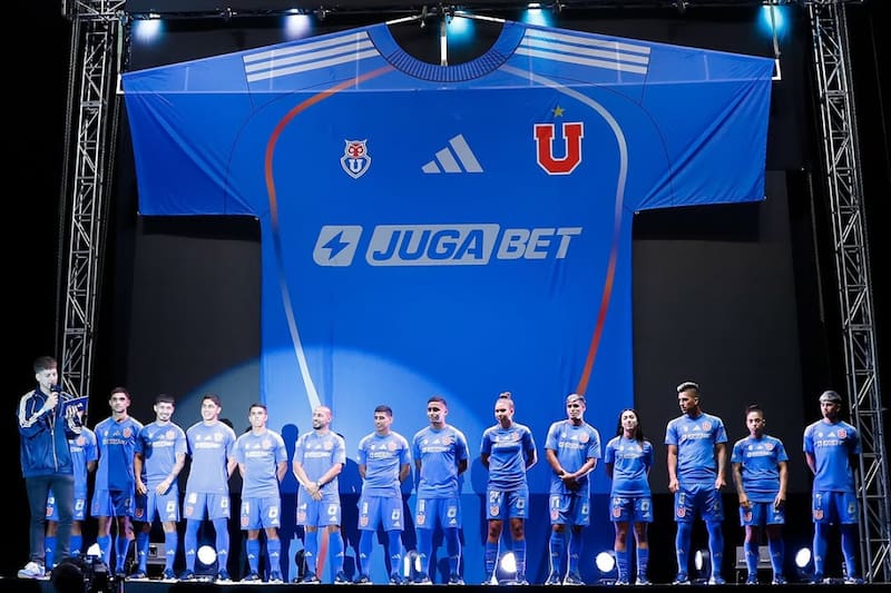 en la presentación de la nueva camiseta.