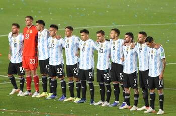 Histórico delantero argentino anunció su retiro definitivo tras muerte de su padre: "Dejé de jugar porque perdí a mi fan número 1"