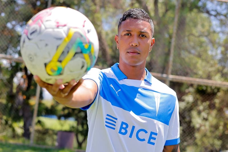 nuevo volante de Universidad Católica para 2025. Foto: Agencia Aton.