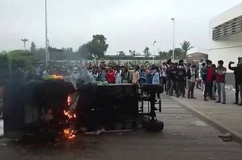 Trabajadores de una fábrica de iPhone la saquean alegando explotación y el no pago de sueldos