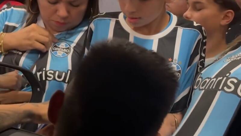 “Aravenamania”: Tomás Vodanovic mostró la locura que desata Alexander Aravena en Brasil