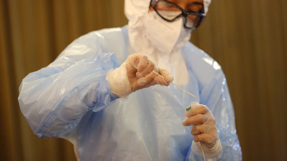 Dio positivo 78 veces seguidas: la historia del hombre que vive con Coronavirus desde el 2020