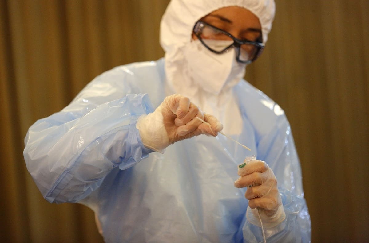Dio positivo 78 veces seguidas: la historia del hombre que vive con Coronavirus desde el 2020