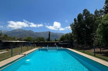A menos de 2 horas de Santiago: Esta piscina ubicada en Rancagua es una excelente opción para disfrutar y refrescarse en verano