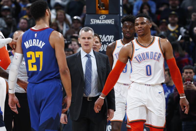 Russell Westbrook en una discusión con Jamal Murray en 2019.