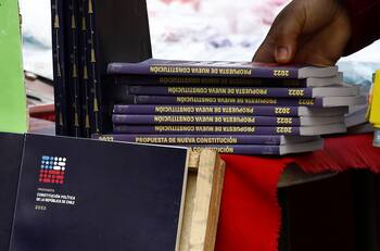 Propuesta de nueva Constitución: ¿Qué establece sobre el derecho a la salud y qué dice la actual Constitución?