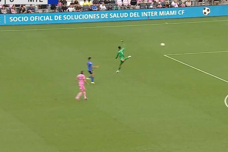 El tremendo doble blooper registrado en la MLS con el equipo de Messi como protagonista.