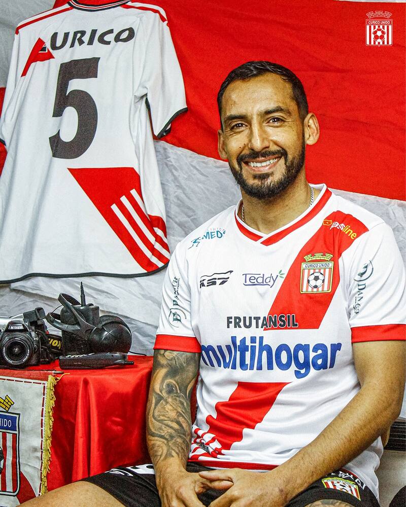 Nueva camiseta de Curicó Unido.