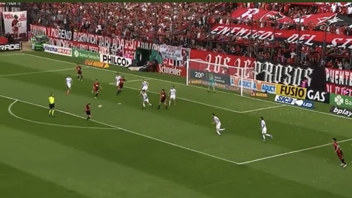 VIDEO | Al Puskás seguro: el golazo de tijera de Pablo Pérez en el fútbol argentino