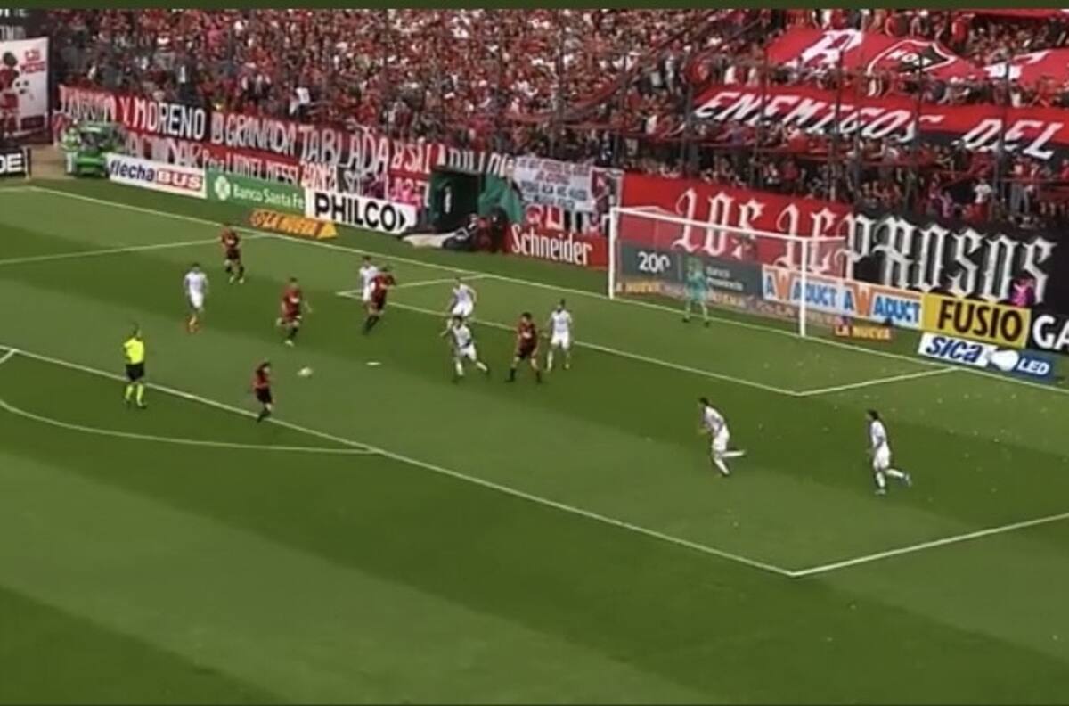 VIDEO | Al Puskás seguro: el golazo de tijera de Pablo Pérez en el fútbol argentino