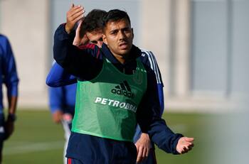 Con pasado en la U y en la UC: ¿Qué fue del volante Matías Campos Toro?