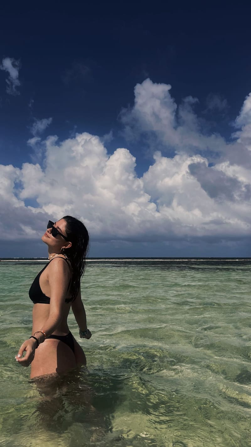 Agustina Pinilla disfrutando de la playa.