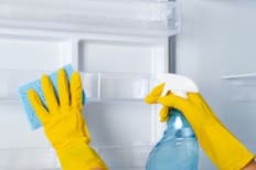 Con esta mezcla infalible puedes eliminar la grasa o restos de comida adherida en tu refrigerador