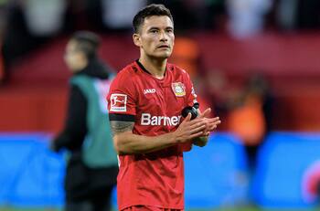 Charles Aránguiz es elegido el mejor jugador de la historia del Leverkusen